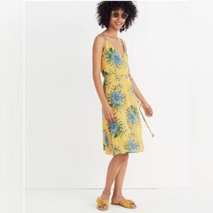 MADEWELL SILK FULL WRAP DRESS IN PAINTED BLOOMS. SIZE MEDIUM. MUSTARD YELLOW.